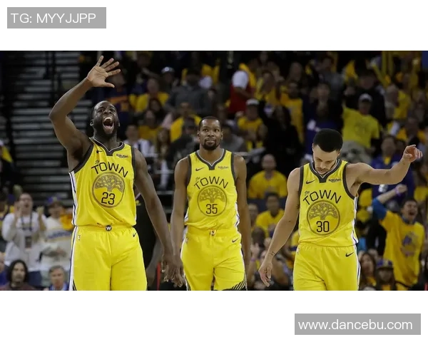 勇士球员荣膺月度最佳球员奖项 实至名归展现超凡实力