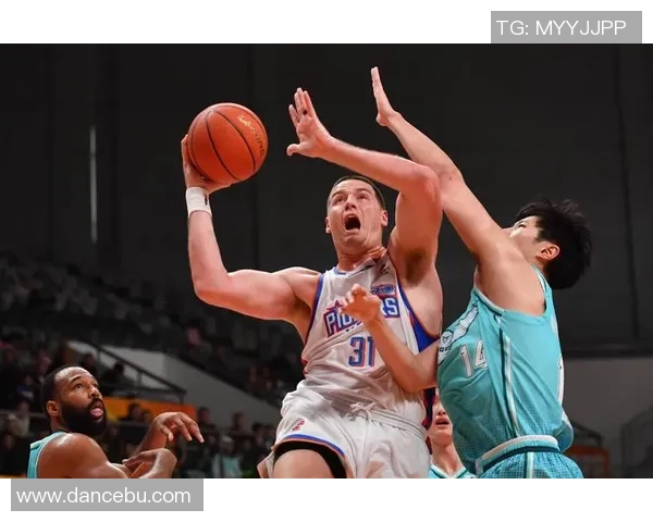 CBA球员个人品牌建设对提升俱乐部商业价值的深远影响与策略探讨 CBA球员个人品牌建设对提升俱乐部商业价值的深远影响与策略探讨